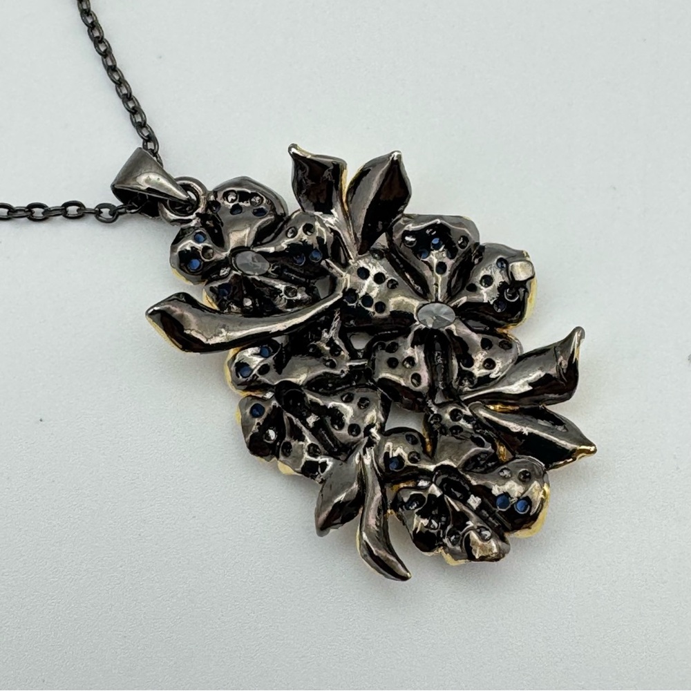 Floral Crystal Cluster Pendant Necklace Gold & Black Tone - Picture 5 of 9